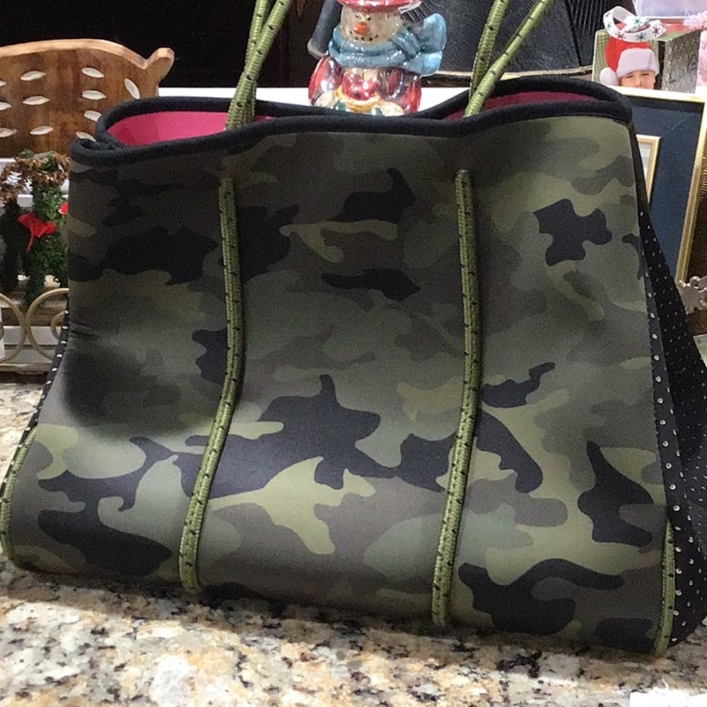 NWOT Bubble Gum Pink Stripe Camo Neoprene Bag military - Picture 2 of 7